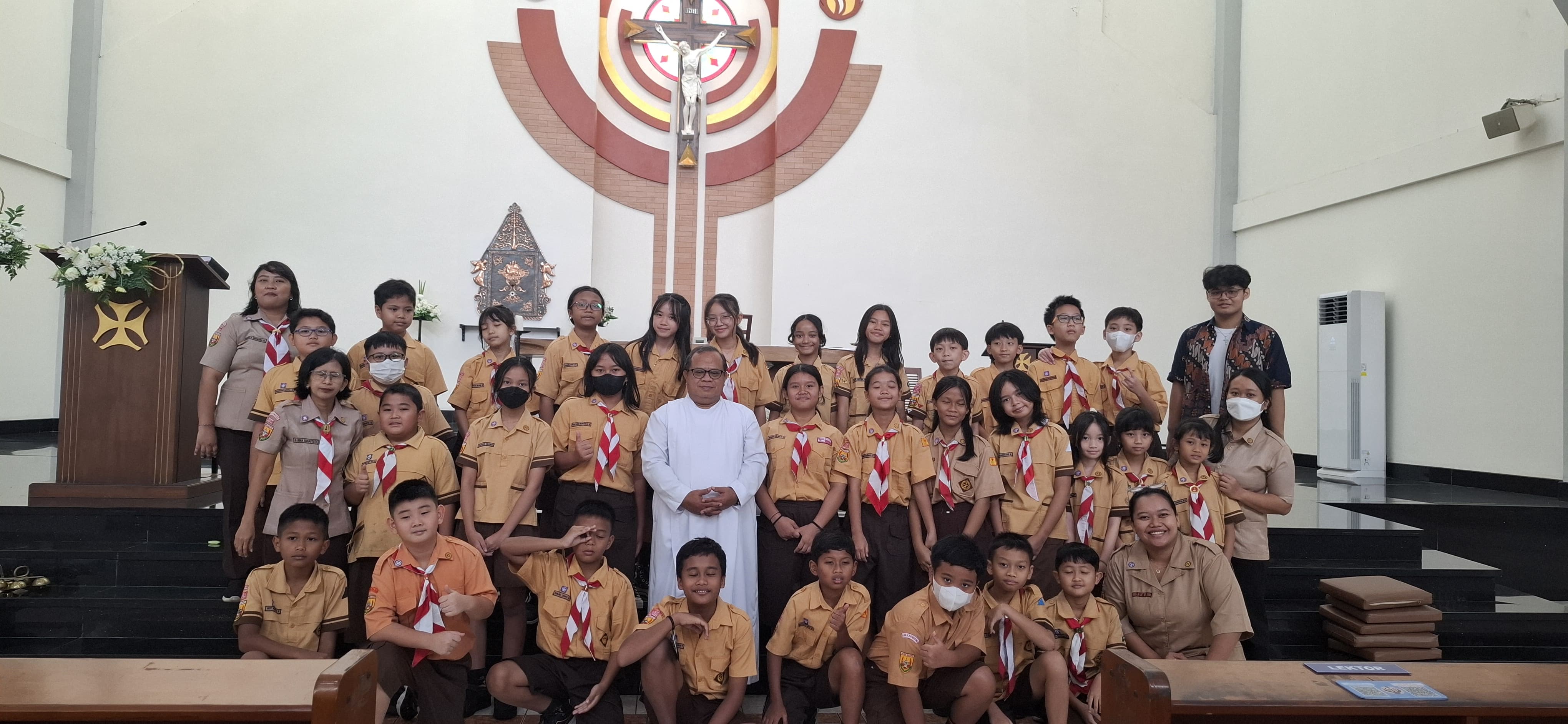 Kegiatan Koor misa sekolah